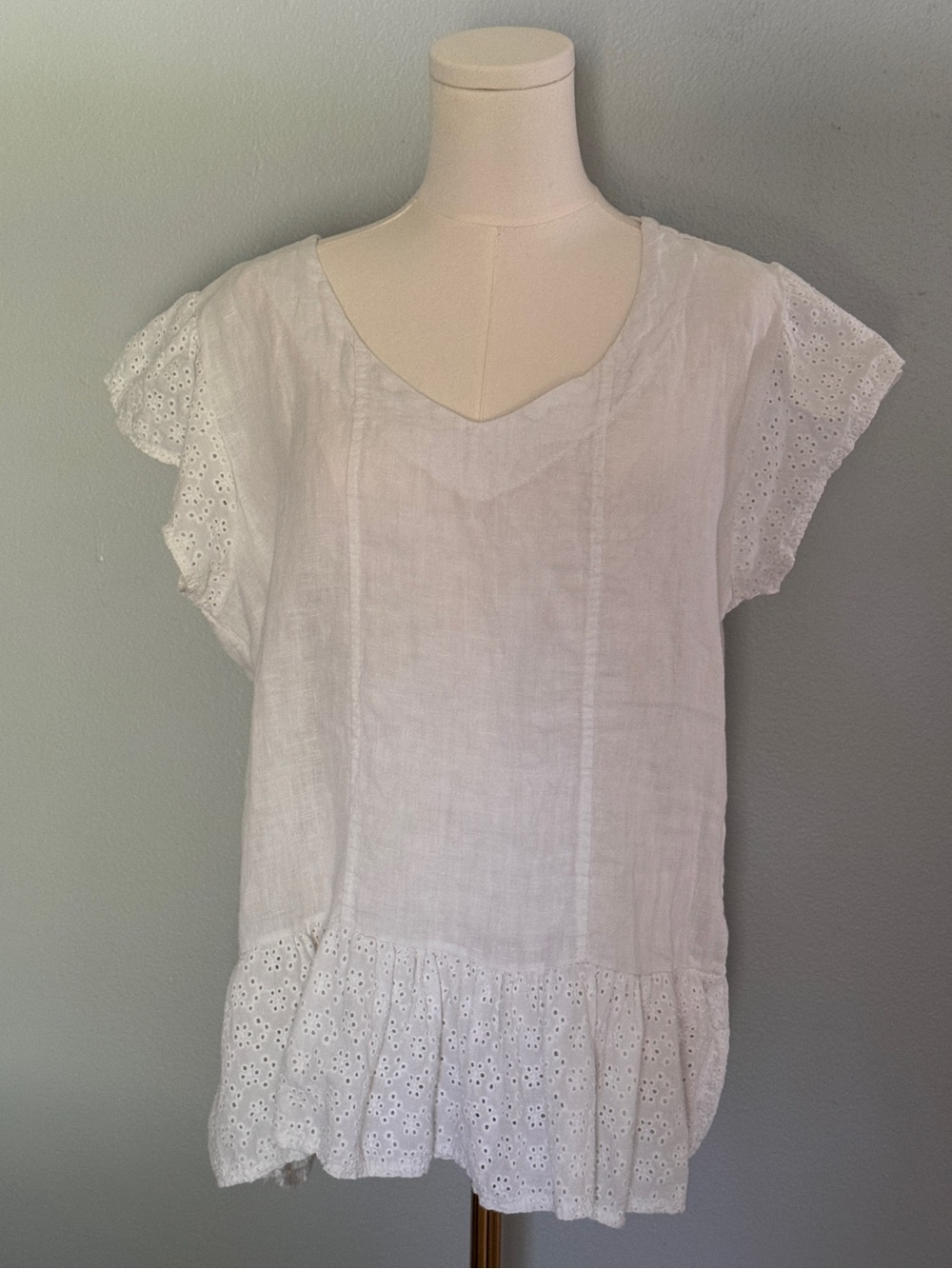 Lungo Larno White Eyelet Italian Linen Blend Peplum Top large